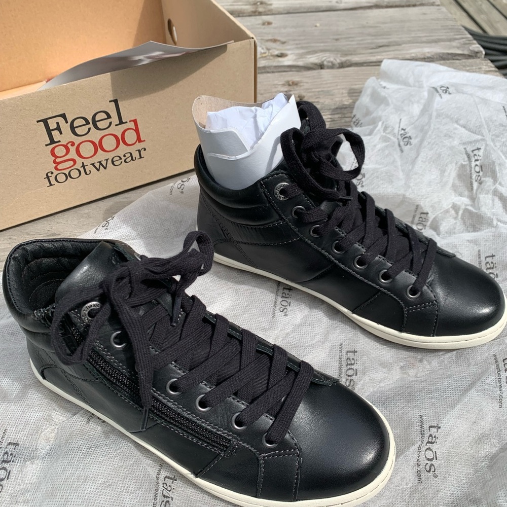 Taos Footwear Black High-Top Sneakers with White Sole